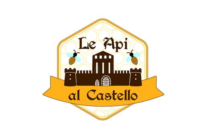 Logo del progetto Le Api al Castello. Esagono giallo su e con sfondo bianco. All'interno dell'esagono è raffigurato un disegno del Castello Visconteo di Legnano circondato dalla scritta Le Api al Castello.